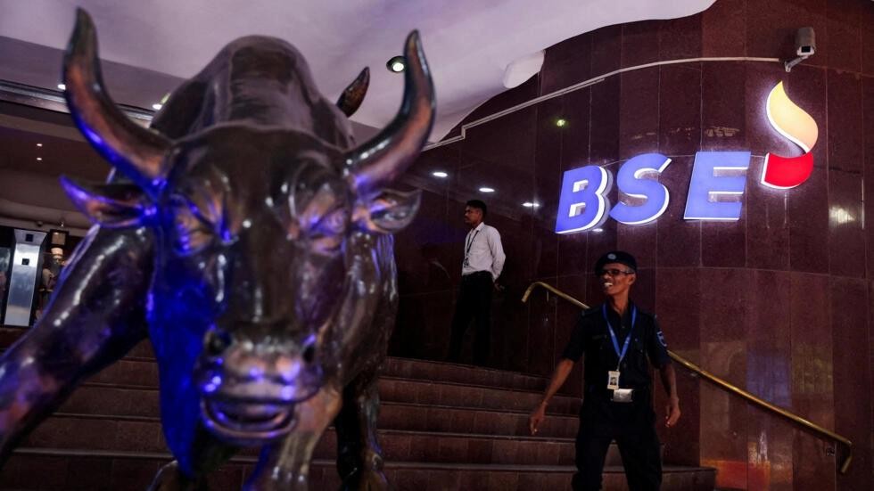 2023年7月，印度孟买证券交易所 (BSE) 大楼的新标志亮相。 （图：路透社）