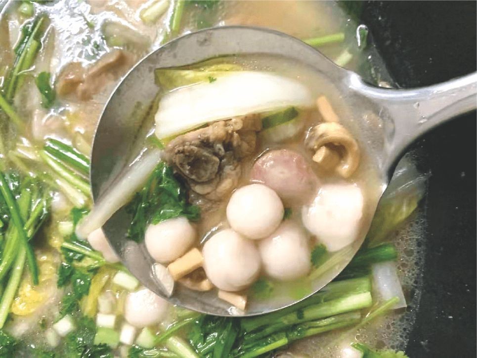 东莞人的咸汤圆。 台湾的肉汤圆。 贵州的酸菜炒汤圆。