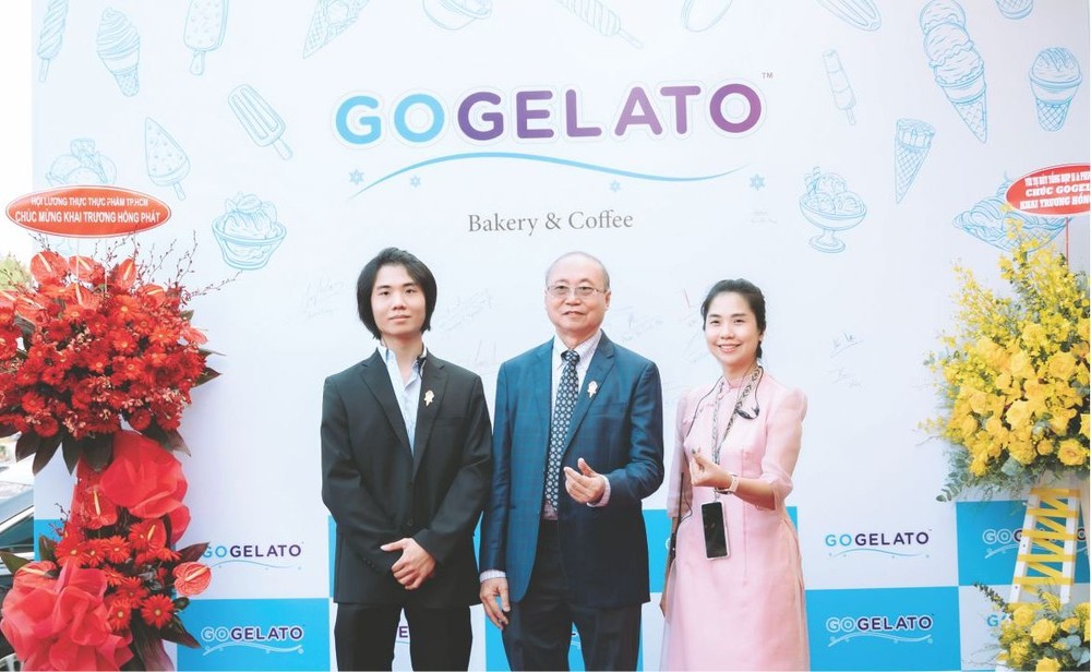 高肇力先生(中)与儿子汉烽和女儿慧明共同打造GOGELATO品牌。