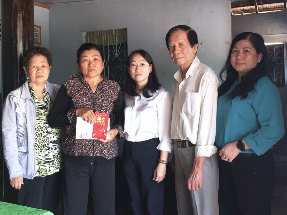市民族处代表团慰问华运基层家庭。