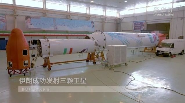 伊朗28日首次使用“凤凰”运载火箭成功发射三颗卫星。（图：新华社）