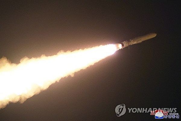 资料图片：据朝中社1月25日报道，朝鲜导弹总局前一日首次试射新型战略巡航导弹“火箭矢-3-31”。（图：韩联社/朝中社）