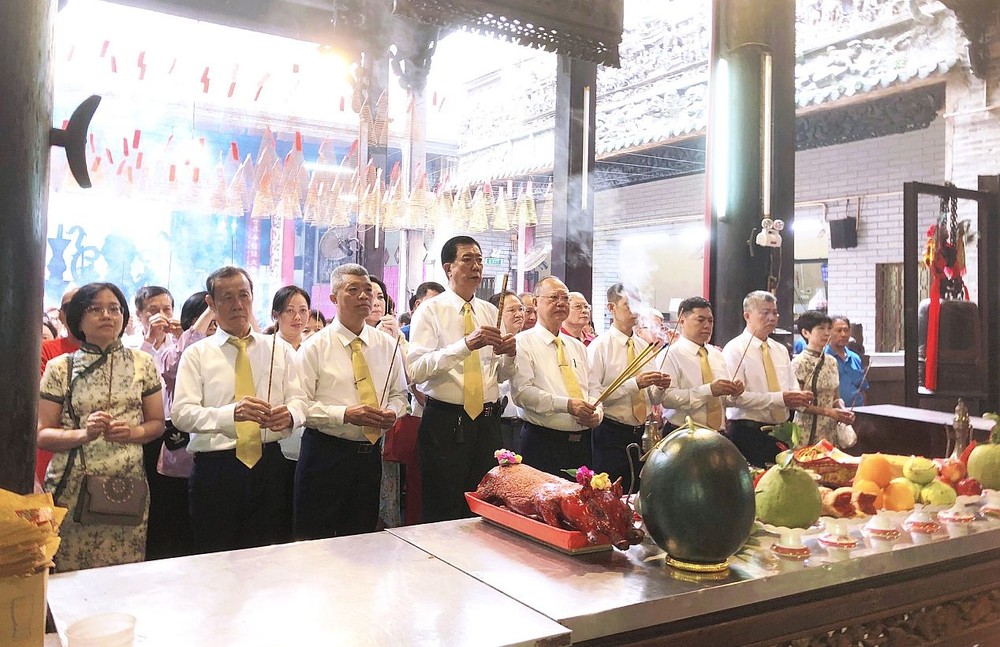 穗城会馆理事会举行祭拜仪式。