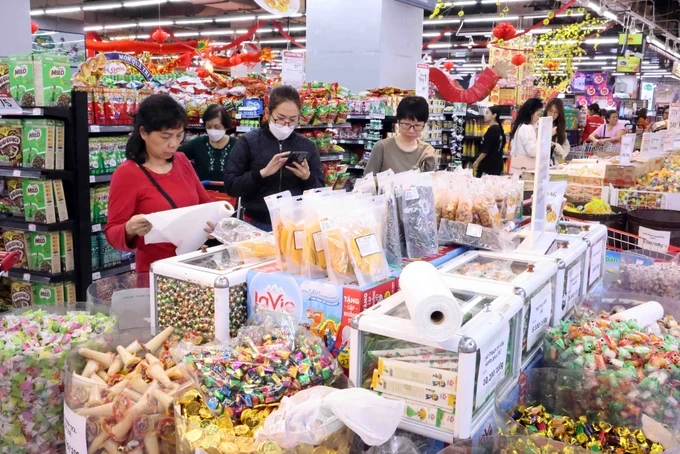民众在超市购物一隅。