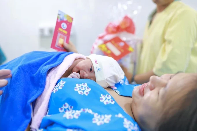 一名婴儿于除夕时刻在慈育医院出生。 