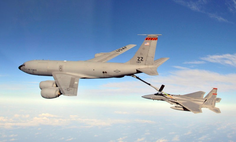 KC-135新未来获考虑改装成无人机航母