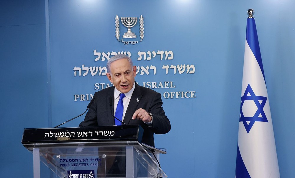 以色列总理内塔尼亚胡在新闻发佈会上讲话。（图：新华社）