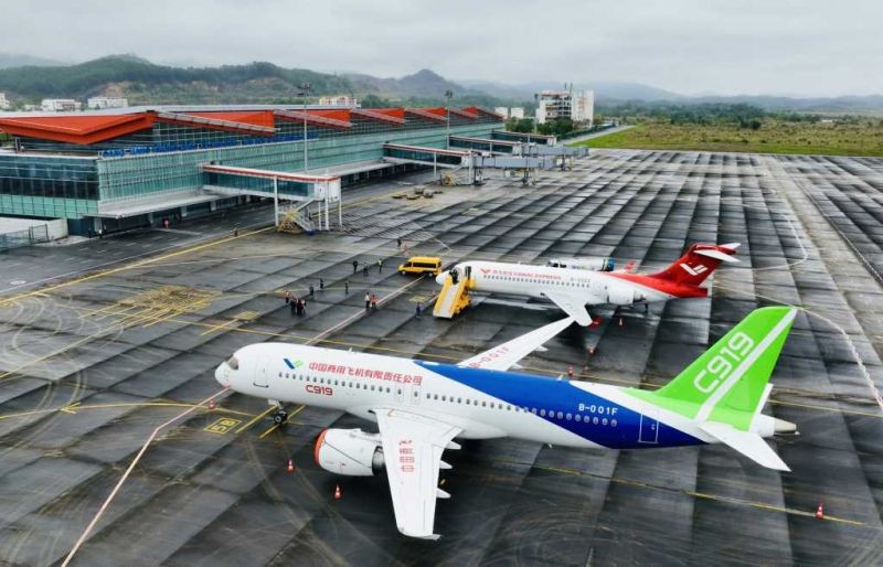 中国商飞航展及飞行展示活动首次在越南举行