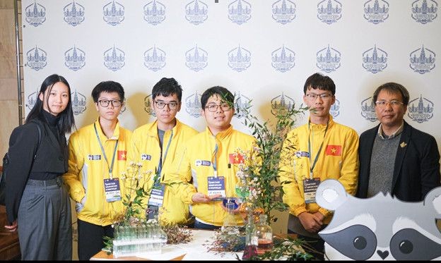 越南学生首次在2024年化学项目奥林匹克竞赛总决赛夺得金牌。（图：moet.gov.vn）