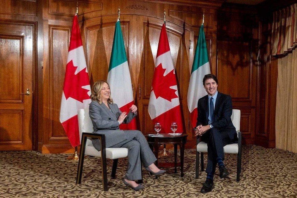 加拿大总理特鲁多（右）2日在多伦多与到访的意大利总理梅洛尼会谈。（图：AFP）