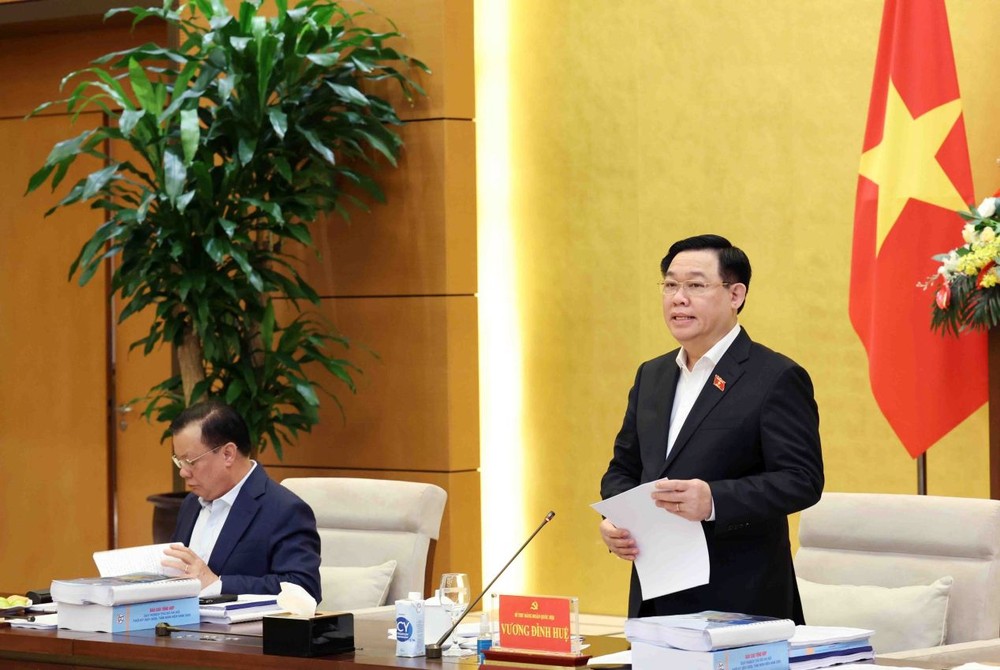 国会主席王廷惠在会上致词。（图：越通社）