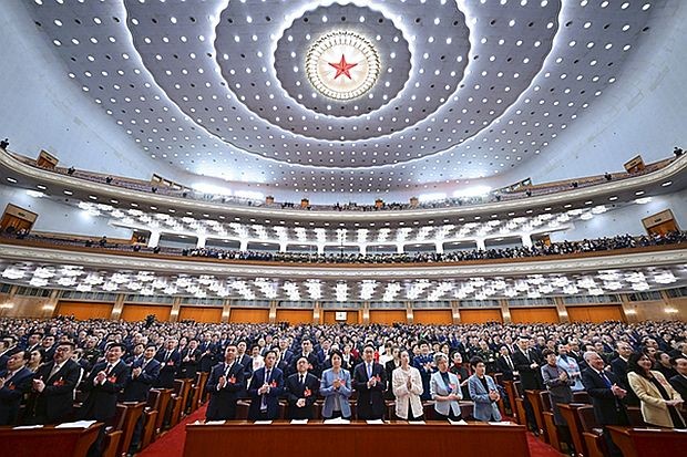 3月10日，中国人民政治协商会议第十四届全国委员会第二次会议在北京人民大会堂举行闭幕会。（图：新华社）