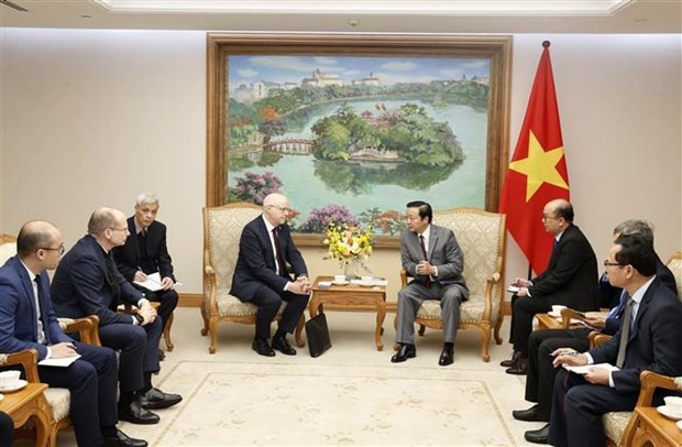 政府副总理陈红河会见芬兰驻越南特命全权大使科欧·诺万托。（图：越通社）