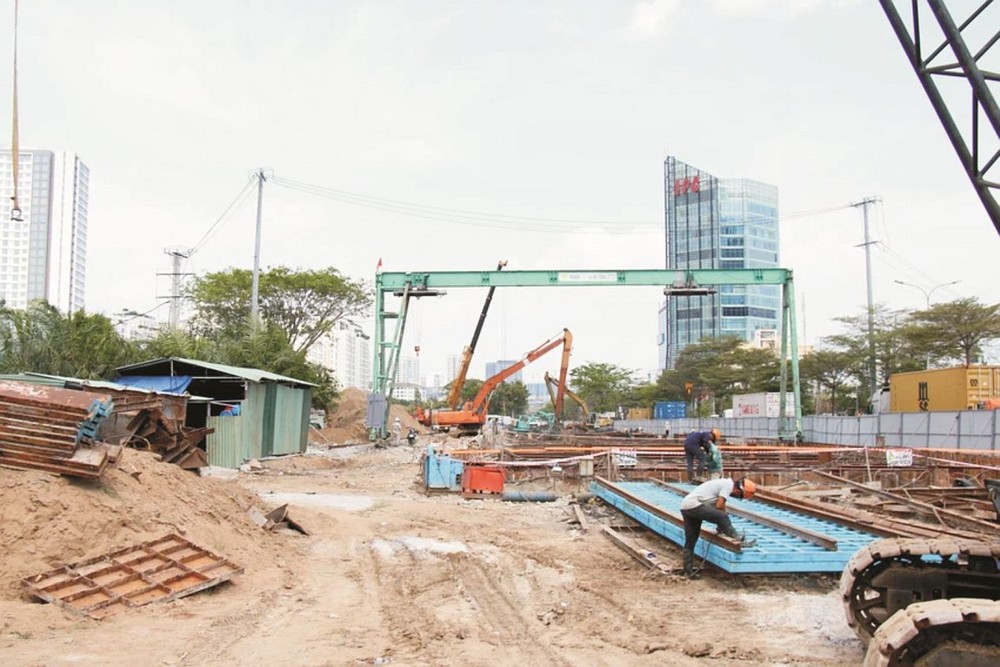 阮文灵-阮友寿交通枢纽隧道重点项目施工现场。