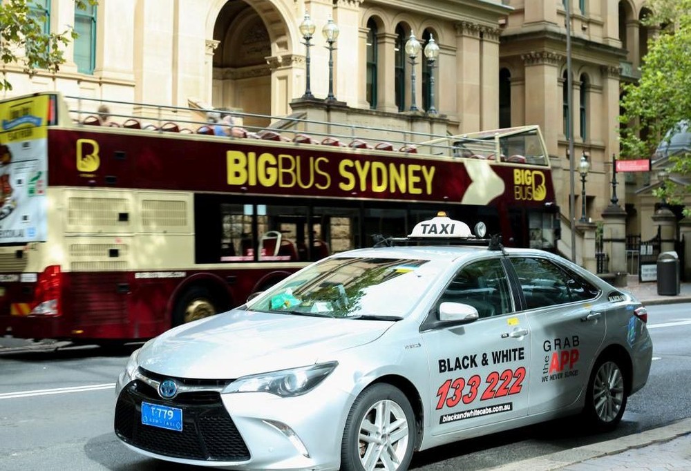 3月18日，一辆出租车行驶在澳大利亚悉尼街头。（图：新华社）