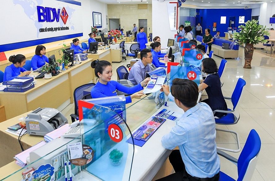 越南投资与开发银行(BIDV)向客户推介劳务。