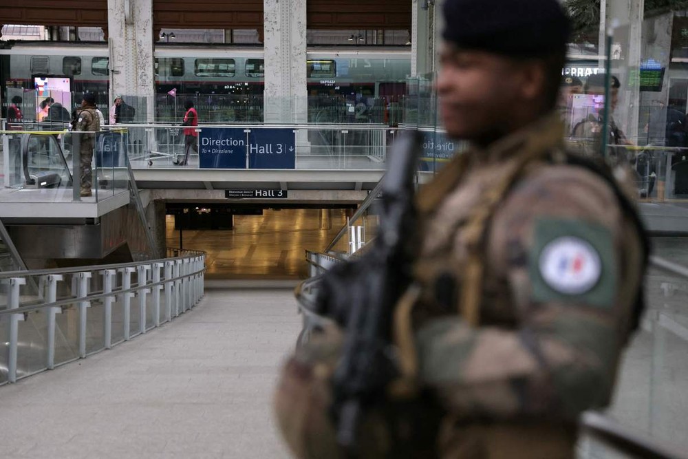 法国提升反恐安全警戒级别至最高级。（图：AFP）
