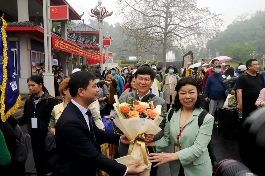 2023年3月15日，越南在谅山省友谊国际口岸欢迎中国遊客。