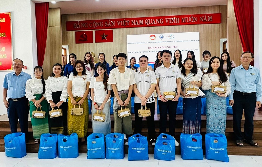 关照老挝、柬埔寨留学生和高棉同胞