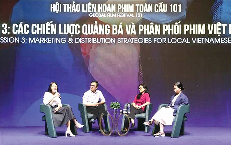 镇成执导的电影《梅》非常受海外越南观众的欢迎。