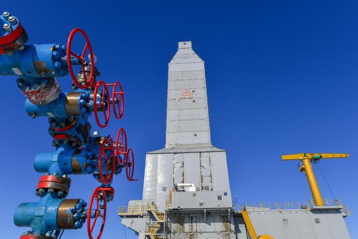 这是4月6日在俄罗斯亚马尔-涅涅茨自治区拍摄的北极液化天然气2项目设施。（图：新华社）