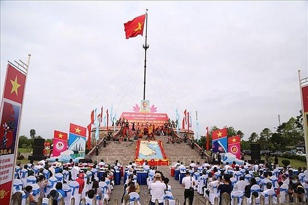 “一统山河”神圣升旗仪式在广治举行