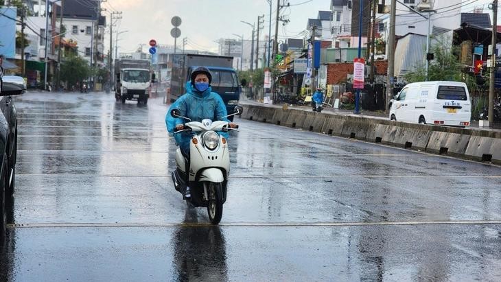 本市东和北面今日久旱逢甘雨