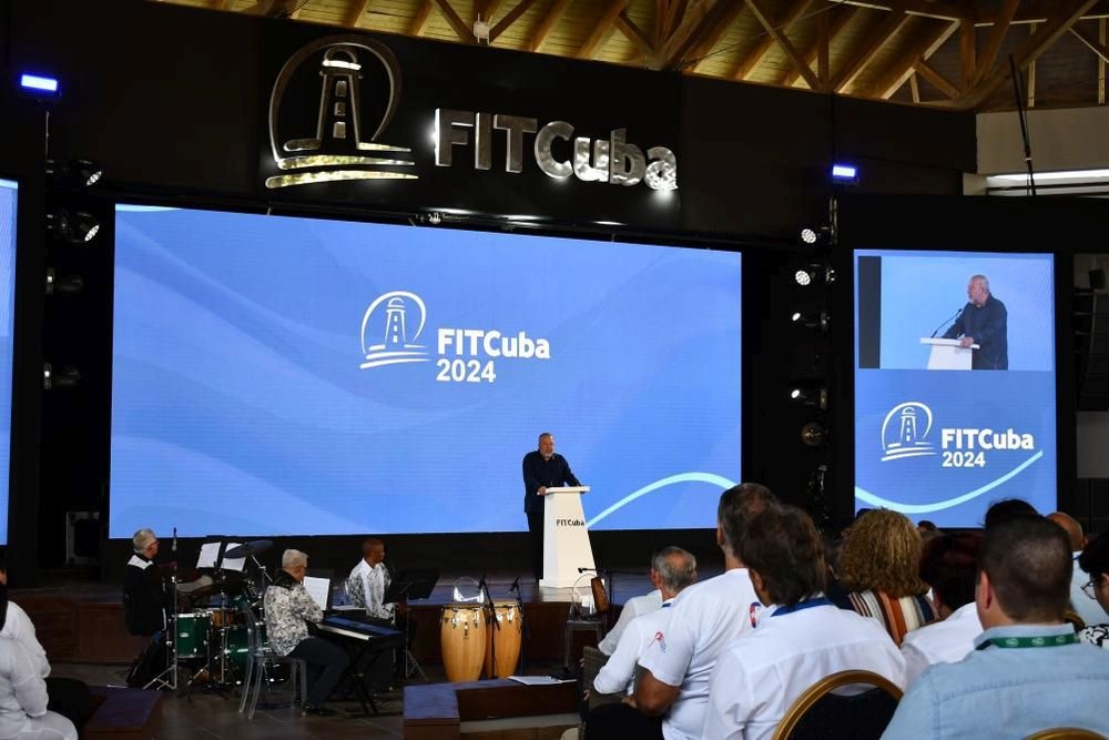 5月2日，古巴总理马雷罗在谢戈德阿维拉省举行的第42届古巴国际旅游博览会开幕式上讲话。（图：新华社）