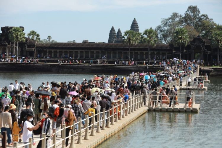 今年1月至4月，柬埔寨吴哥考古公园接待国际游客数量超过42万人次，与去年同期相比增长逾40%。（图：柬单网）