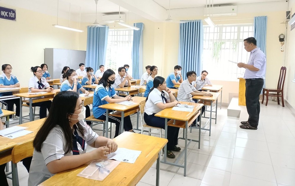 逾7成九年级学生可升读公立高中学校