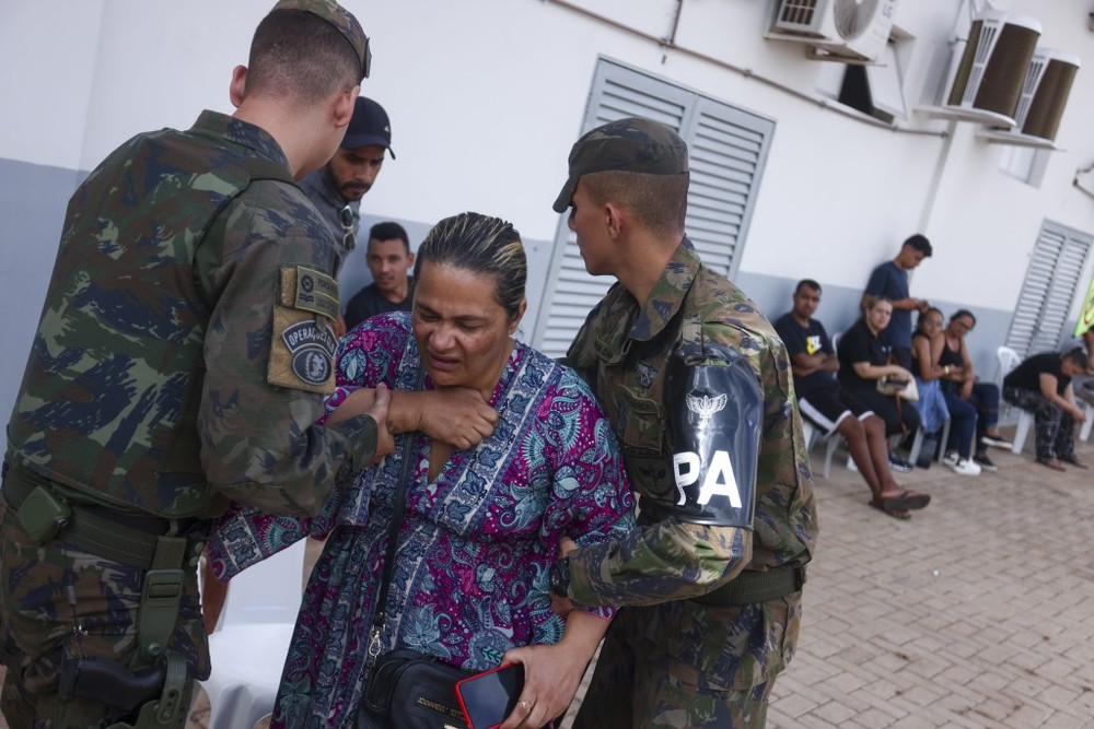 巴西出动军人协助处理登革热病人。（图：AP）
