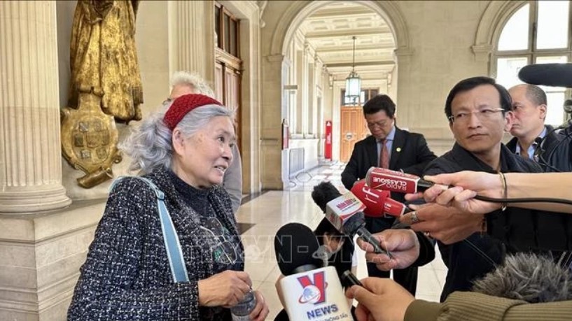 82岁越裔法国人陈素娥女士接受媒体采访。