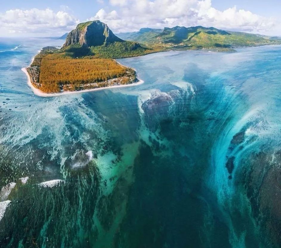 毛里求斯海底瀑布。
