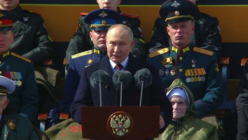 俄罗斯总统普京出席阅兵式并发表讲话。（图：路透社）