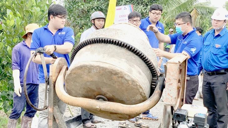 通过志愿活动，本市年轻人已为民众开展许多有意义的工程。