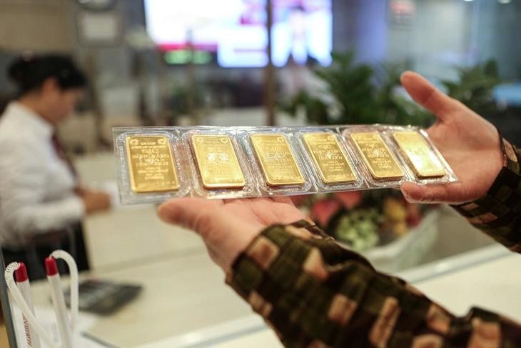 国家银行干预出售黄金两天后，黄金售价已下跌 200 万元/两。（图：芳娟）