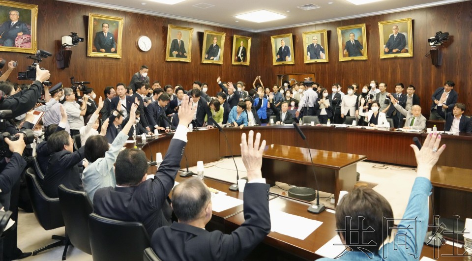 6月8日，日本参院法务委员会表决通过了《出入境管理及难民认定法》修正案。（图：共同社）