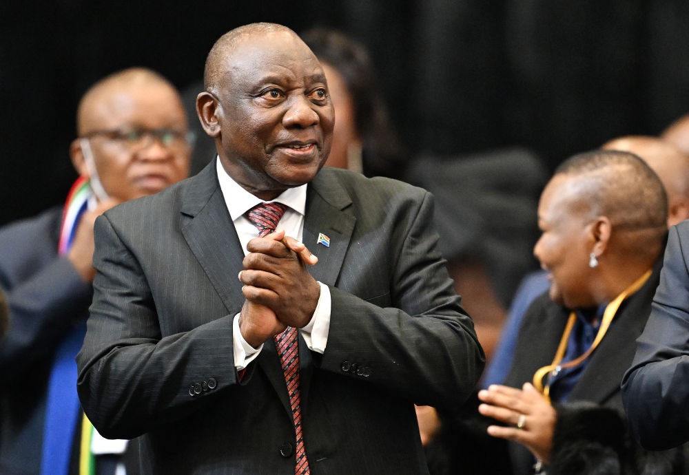 在南非立法首都开普敦，拉马福萨再次当选总统后致谢。（图：新华社）