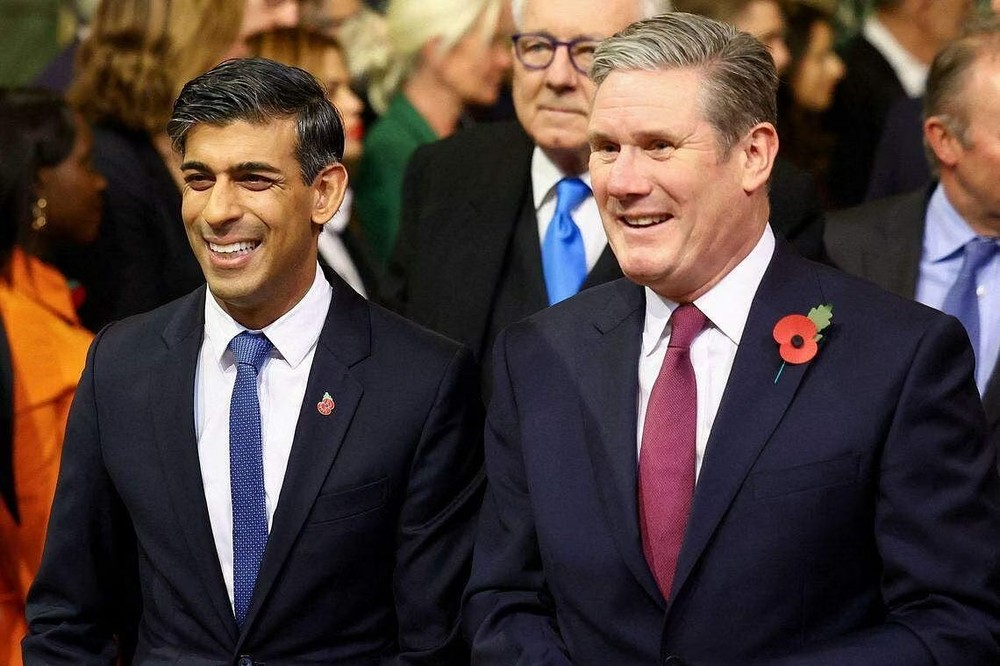 英国首相苏纳克（左）领导的保守党面临自两个世纪前成立以来最严重的选举失败。斯塔默（右）领导的主要反对党工党则有望赢得下议院650席中的456席。（图：AFP）