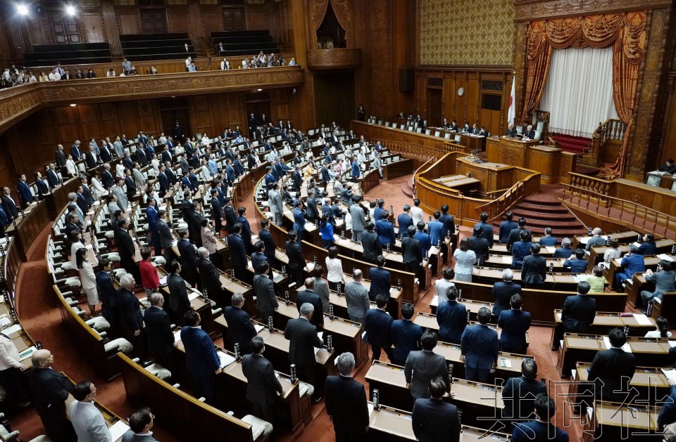 6月19日上午，日本参院全体会议表决通过了修改后的《政治资金规正法》，正式成为法律。（图：共同社）