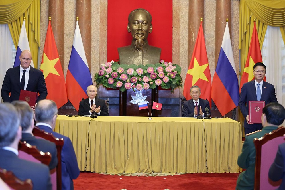 俄罗斯联邦总统普京与越南国家主席苏霖见证两国签署合作仪式。（图：越通社）