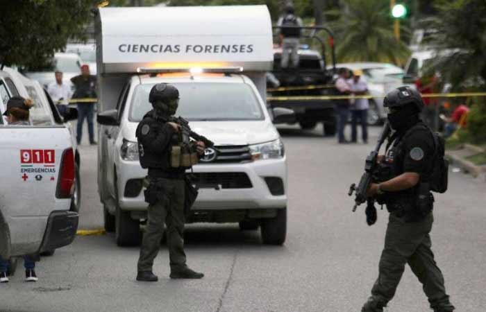 墨西哥格雷罗州科帕拉市长当选人弗洛雷斯，17日搭乘巴士时头部遭到枪击身亡。（墨西哥警察示意图）