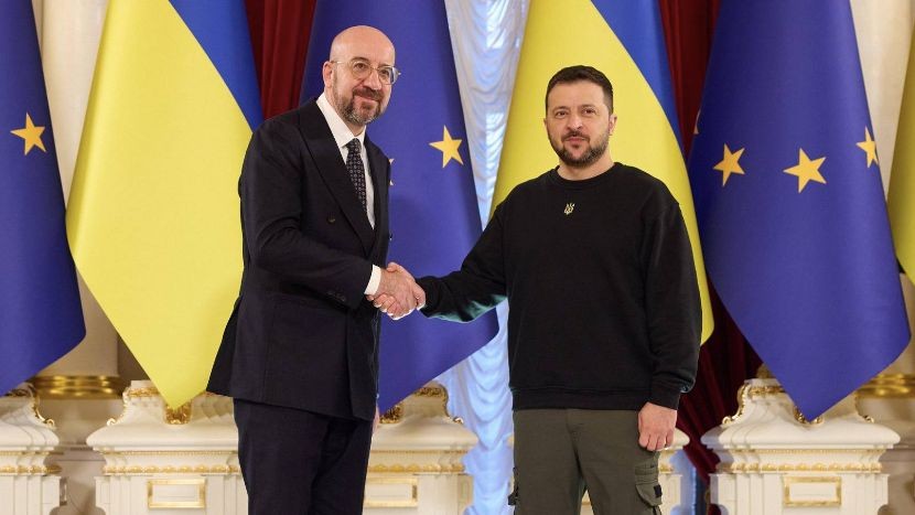 欧洲理事会主席米歇尔与乌克兰总统泽连斯基握手合照。（图：脸书截图）