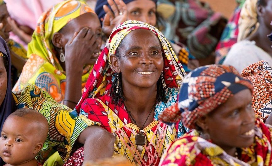 喀麦隆妇女参加一个社区会议。（图：联合国）