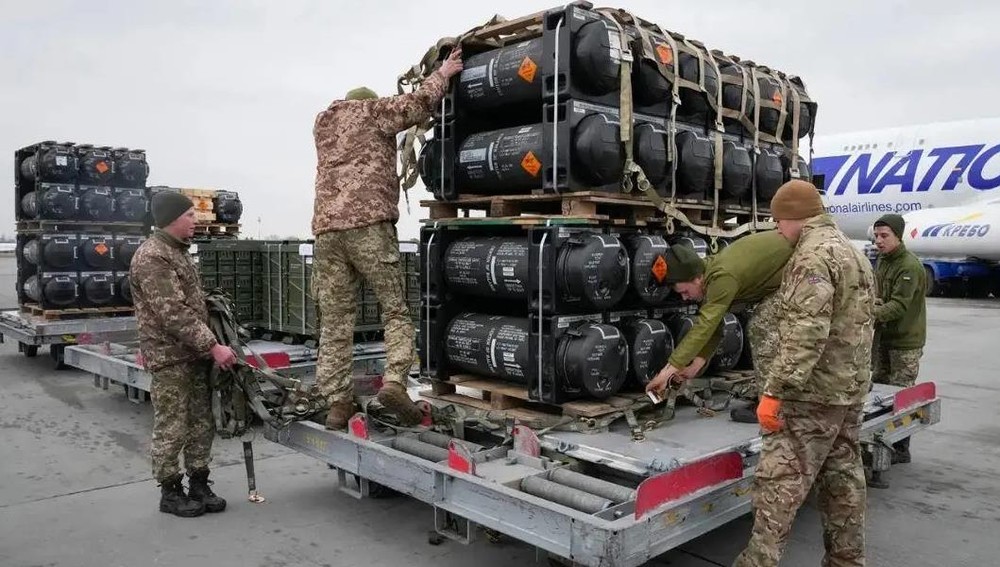 美国援助乌克兰军事装备。（图：互联网）