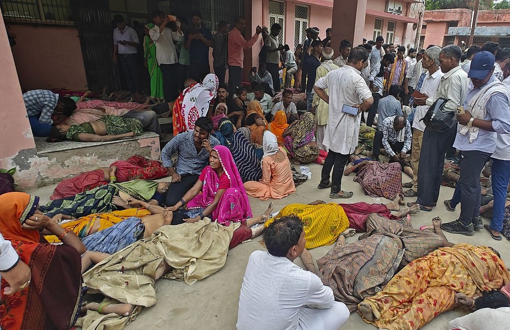 印度北方邦哈特勒斯地区一集会现场2日发生严重踩踏事故。（图：AP）