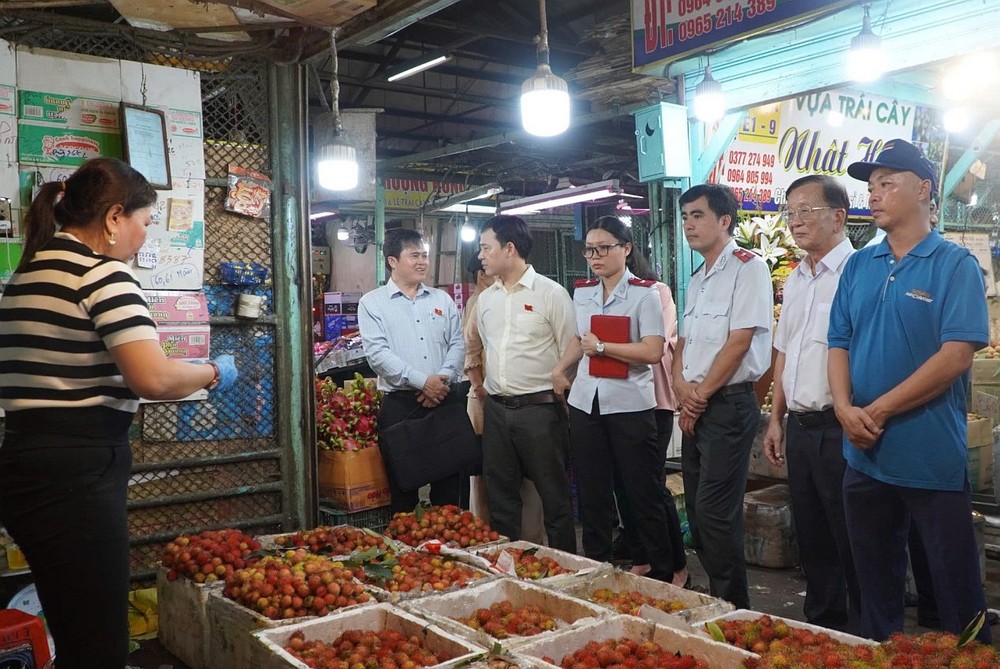 加强宣传确保农产品批发市场食品安全