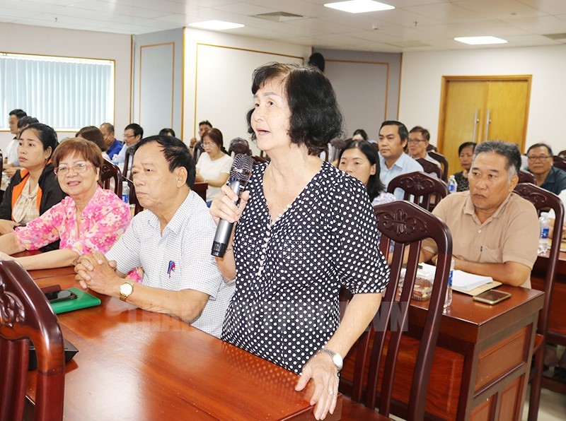 一名与会代表在会议上发表意见。（图：市党部新闻网）