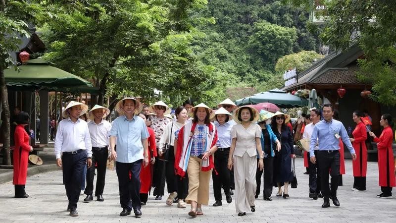 澳大利亚议会代表团游览长安生态旅游区