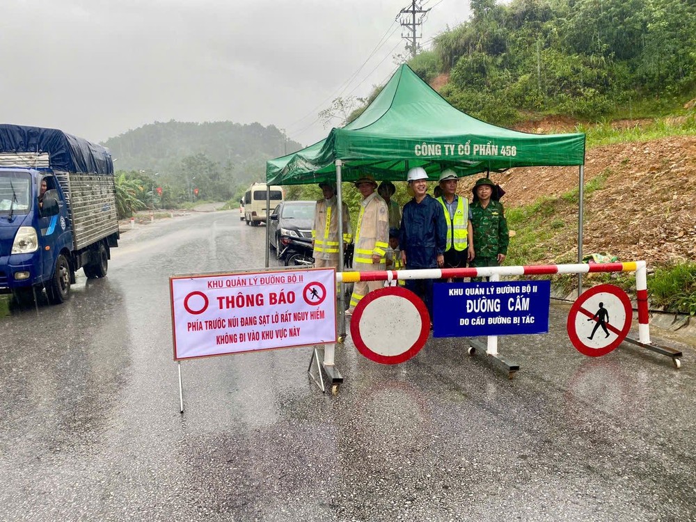 吊桥国际口岸通道因土石流堵塞